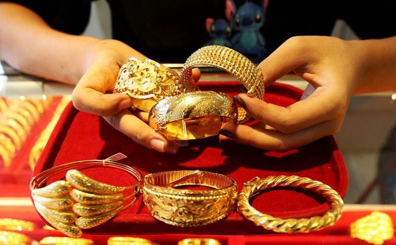 तोलामा १ हजार ८ सय रुपैयाँ घट्यो सुन