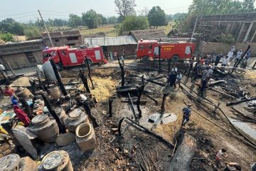 बाँकेको नरैनापुरमा भीषण आगलागी १३ घरगोठ पूर्णरूपमा नष्ट