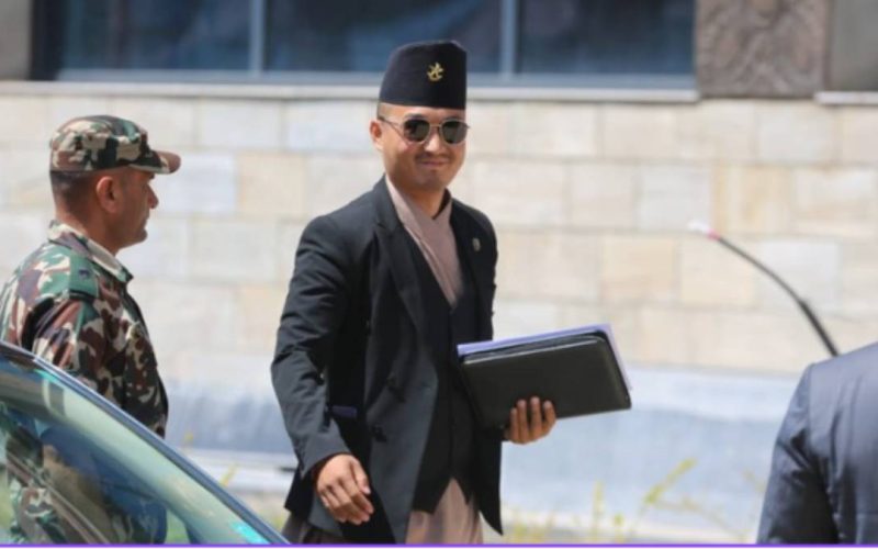 गृहमन्त्री सुधन गुरुङलाई पक्राउ गर्न माग गर्दै प्रहरीमा उजुरी