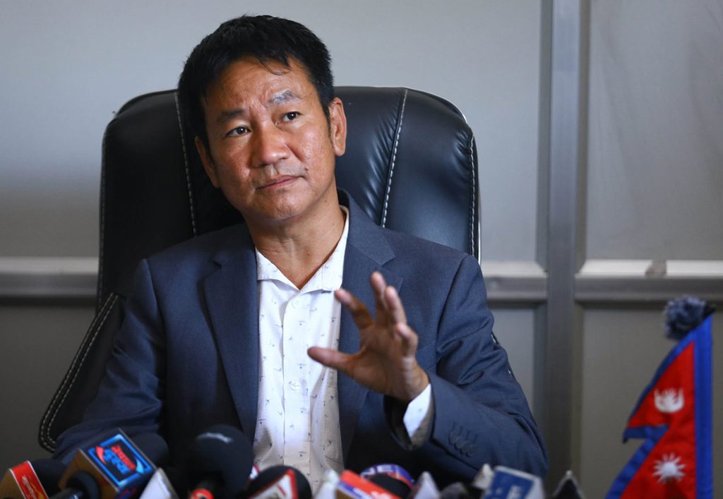 हर्कराज राईले गृहमन्त्री सुधन गुरुङको राजीनामा माग गर्नुभएको छ।