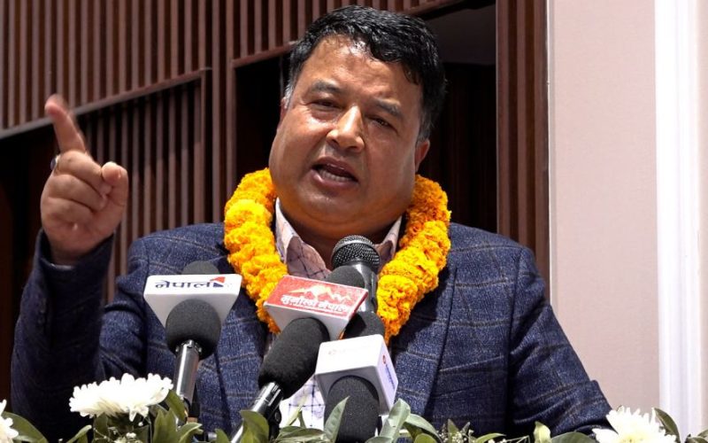 सरकार अधिनायकवादतिर लाग्यो : महेश बस्नेत