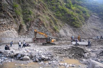 वर्षाका कारण वीपी राजमार्ग पुनः अवरुद्ध