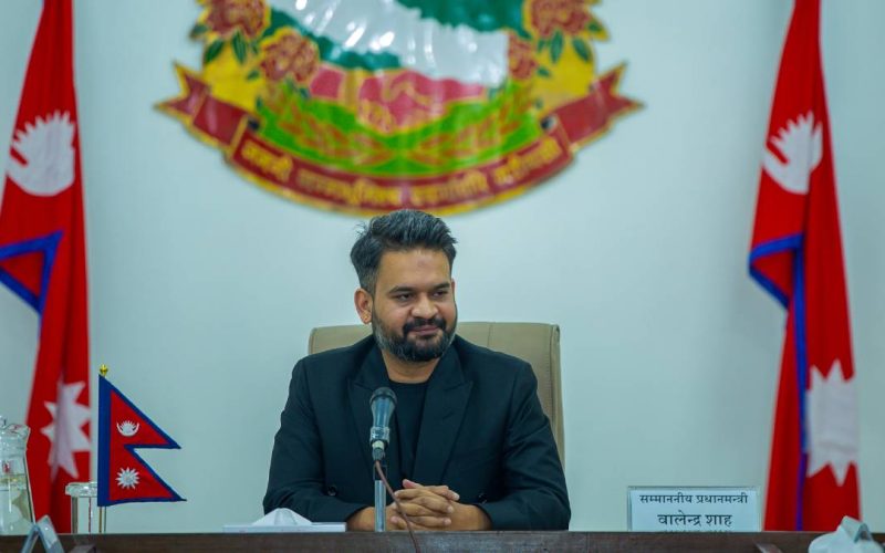 प्रधानमन्त्रीले राष्ट्रिय योजना आयोग र नीति अनुसन्धान प्रतिष्ठानका पदाधिकारीसँग छलफल गर्दै