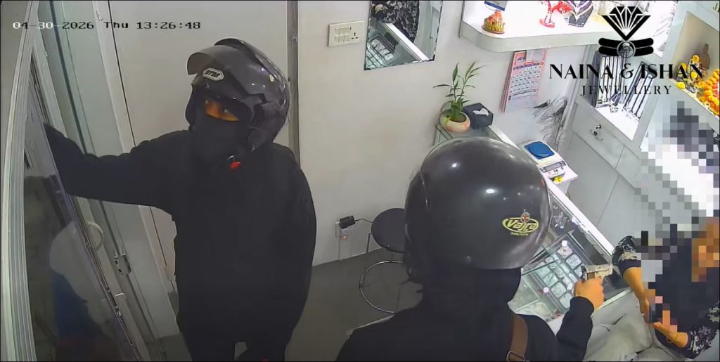 पेस्तोल देखाएर लुटपाटको प्रयास गर्ने तीन जना प्रहरी  नियन्त्रणमा